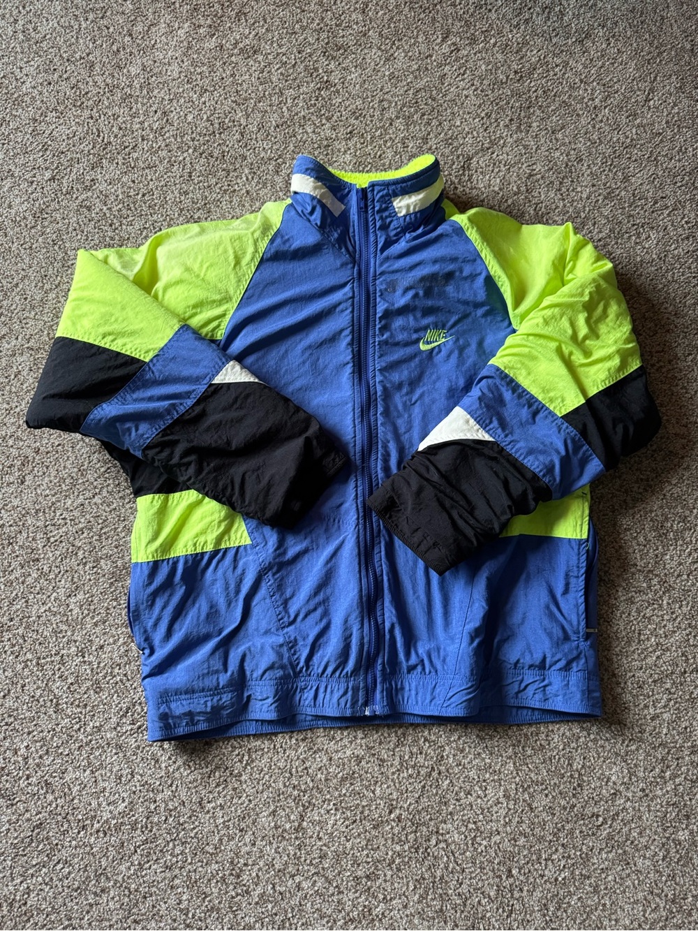 Vintage 90s Nike Winter Jacket! Tag is Taken off but I think it’s a Size Large!